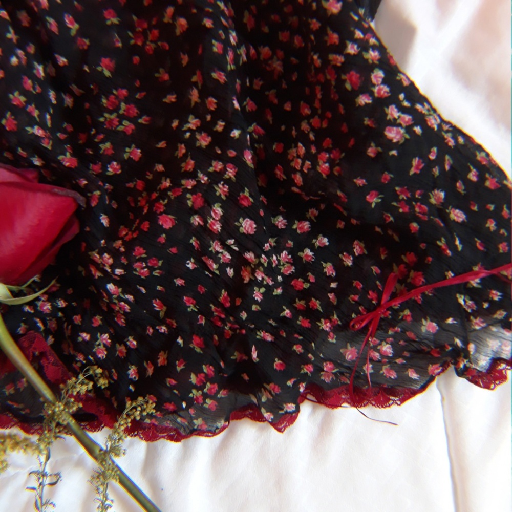 VINTAGE ROSES AND LACE LINGERIE TOP - Picture 4 of 6